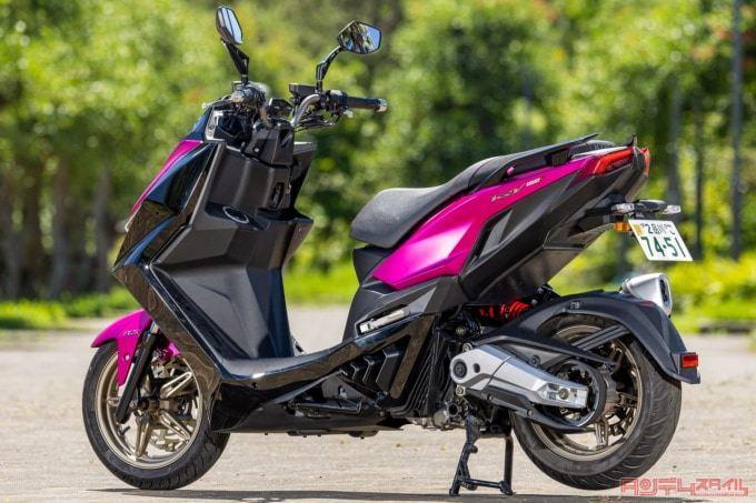 KYMCO KRV180TCS（2022年モデル）左7:3ビュー