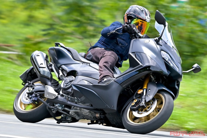 YAMAHA TMAX560 TECH MAX（2022年モデル）走行