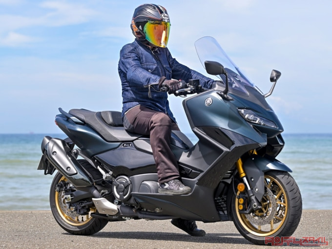 YAMAHA TMAX560 TECH MAX（2022年モデル）乗車姿勢