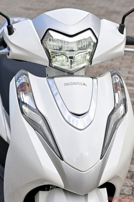 HONDA LEAD125（2022年モデル）ヘッドライト