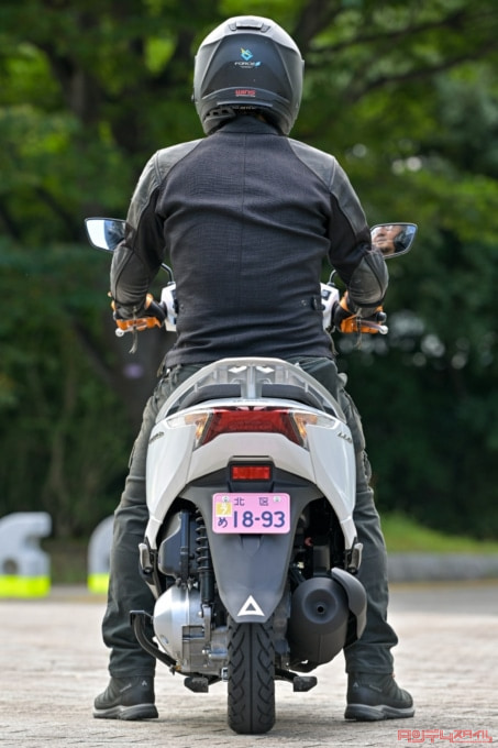 HONDA LEAD125（2022年モデル）足つき