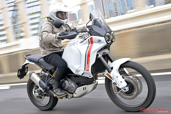 DUCATI DESERT X（2022年モデル）走行