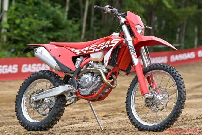 GASGAS EC250F（2023年モデル）右7:3ビュー