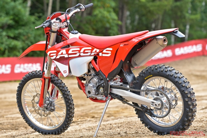 GASGAS EC250F（2023年モデル）左7:3ビュー