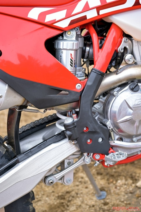 GASGAS EC250F（2023年モデル）リヤショック