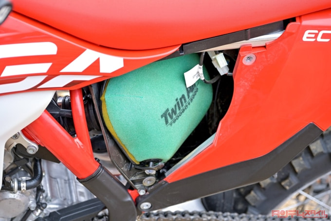 GASGAS EC250F（2023年モデル）エアクリーナー