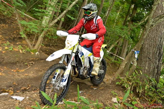 HUSQVARNA MOTORCYCLES FE350（2023年モデル）ダート走行