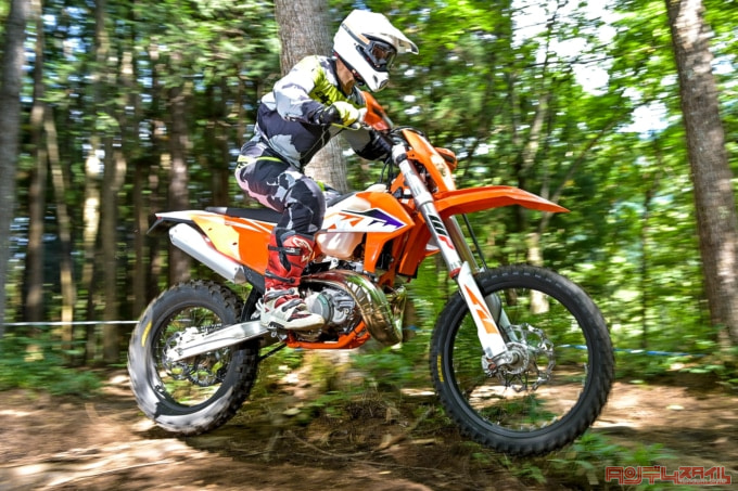 KTM 250EXC（2023年モデル）ダート走行