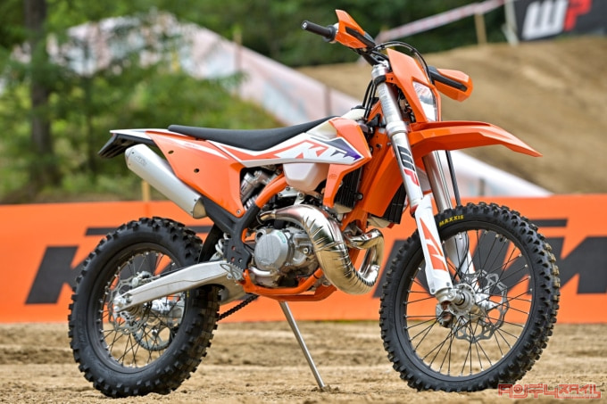 KTM 250EXC（2023年モデル）右7:3ビュー