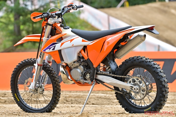 KTM 250EXC（2023年モデル）左7:3ビュー