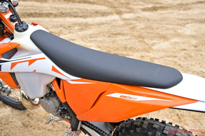 KTM 250EXC（2023年モデル）シート