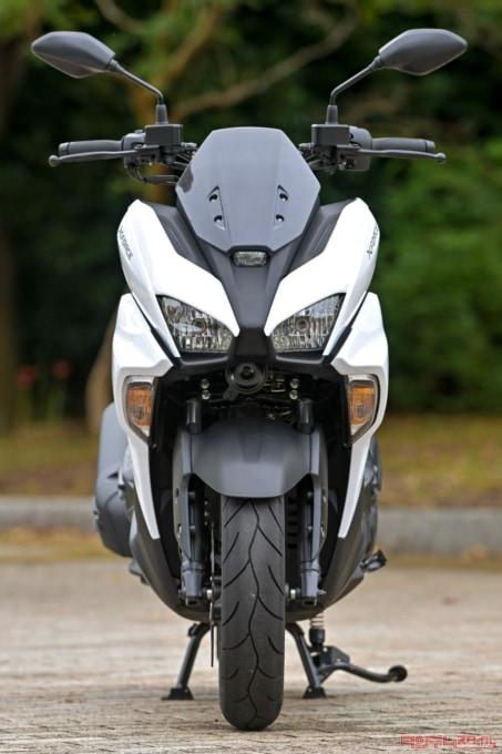 YAMAHA X FORCE（2022年モデル）フロントビュー