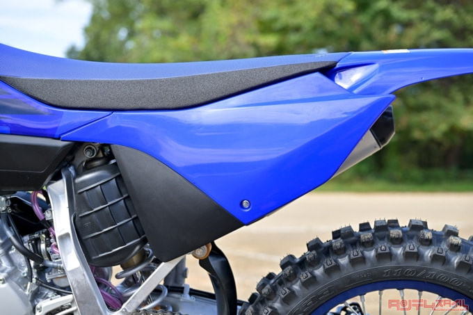 YAMAHA YZ125X（2022年モデル）サイドカバー