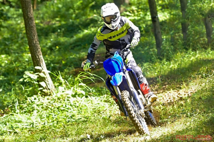 YAMAHA YZ125X（2022年モデル）ダート走行