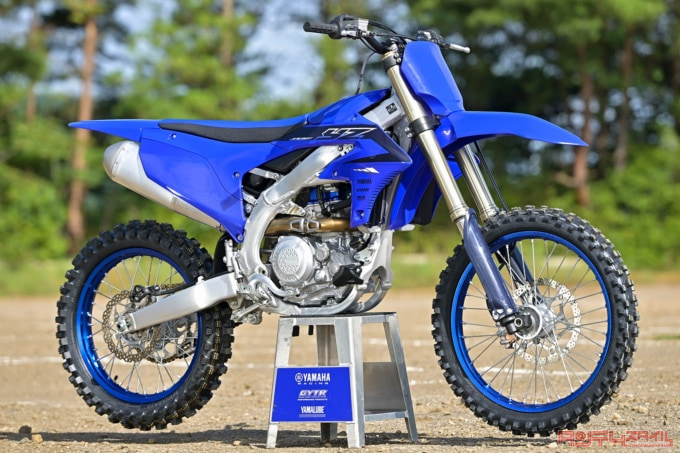 YAMAHA YZ450F（2023年モデル）右7:3ビュー