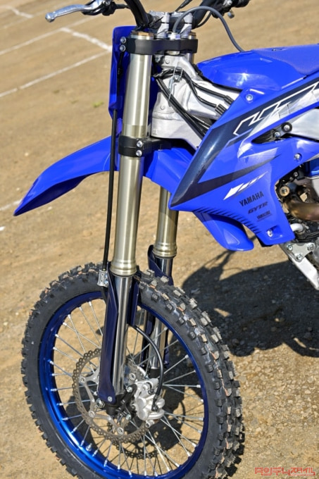 YAMAHA YZ450F（2023年モデル）フロントフォーク