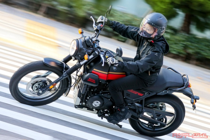 ROYAL ENFIELD SCRAM411（2022年モデル）走行