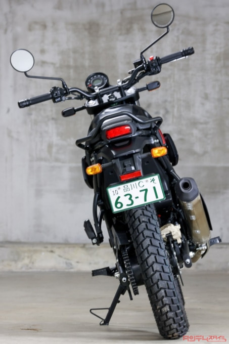 ROYAL ENFIELD SCRAM411（2022年モデル）リヤビュー