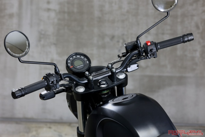 ROYAL ENFIELD SCRAM411（2022年モデル）ハンドル