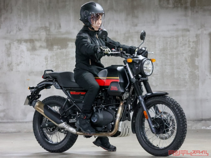 ROYAL ENFIELD SCRAM411（2022年モデル）乗車姿勢