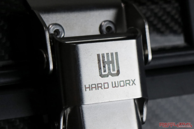 RIDEZ HARD WORX カーボン トップケース45L HX45C ロゴ部分