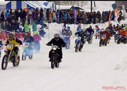 ちょっとクレイジーだけどやってみたい。バイクで雪の上を爆走！