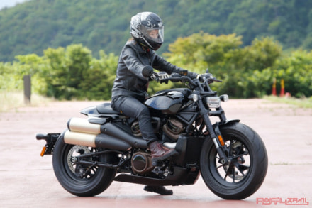 Harley-Davidson SPORTSTER S 155㎝ライダーの足つき＆プチインプレッション【脱・ビギナー！バイク選びをサポート】