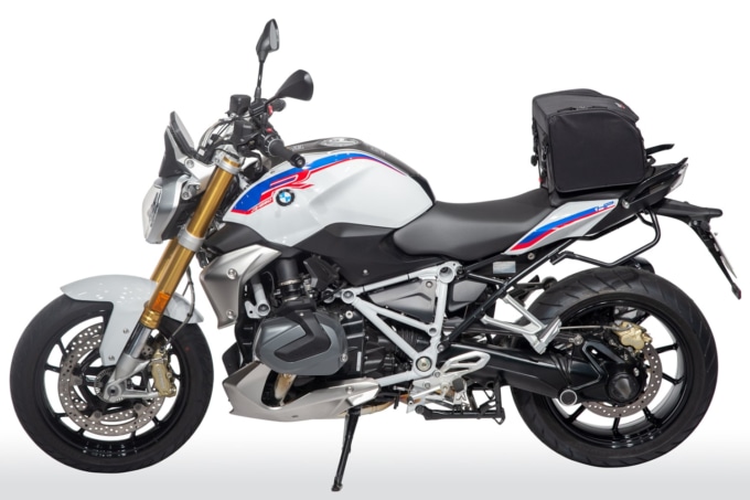 GOLDWIN MOTORCYCLE（ゴールドウインモーターサイクル）スタンダードシートバッグ20 GSM27903を装着したBMW・R1250R