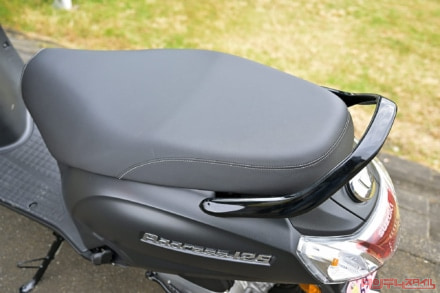 SUZUKI ADDRESS125（2022年モデル）シート