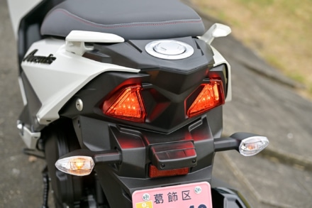 SUZUKI AVENIS125（2022年モデル）燃料タンク