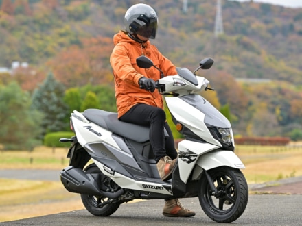 SUZUKI AVENIS125（2022年モデル）乗車姿勢