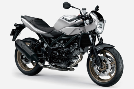 SV650をベースにネオレトロ感を高めた「SV650X ABS」にも新色が登場