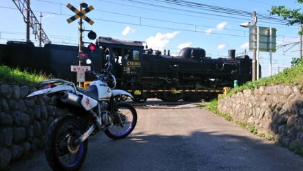 初夏の空と蒸気機関車とジェベル