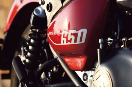 ROYAL ENFIELD SUPER METEOR650（2023年モデル）サイド