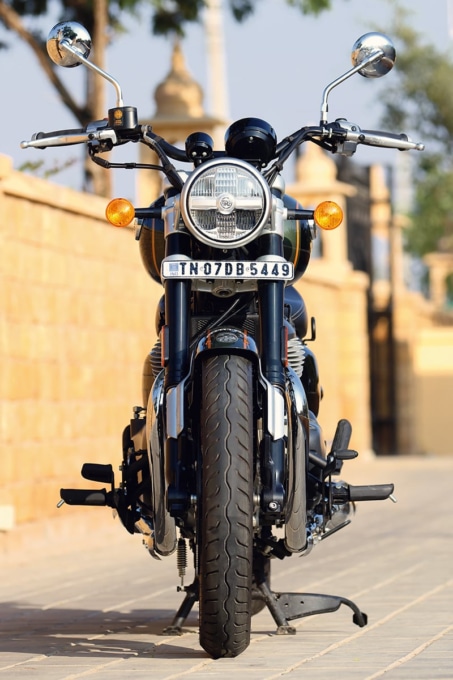 ROYAL ENFIELD SUPER METEOR650（2023年モデル）フロントビュー