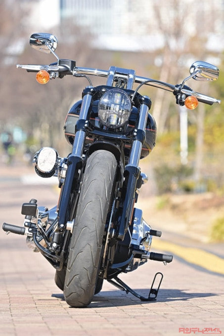 HARLEY-DAVIDSON BREAKOUT117（2023年モデル）フロントビュー