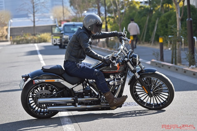 HARLEY-DAVIDSON BREAKOUT117(2023年モデル)Uターン