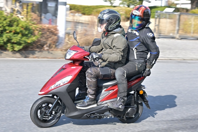 YAMAHA JOG125（2023年モデル）タンデム走行