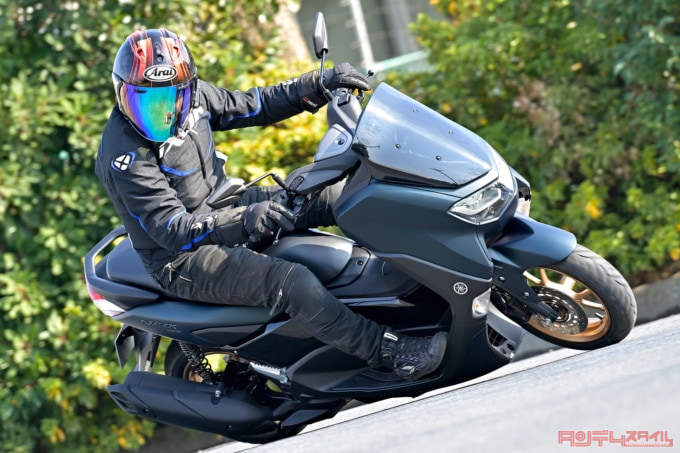 YAMAHA NMAX155（2023年モデル）走行イメージ