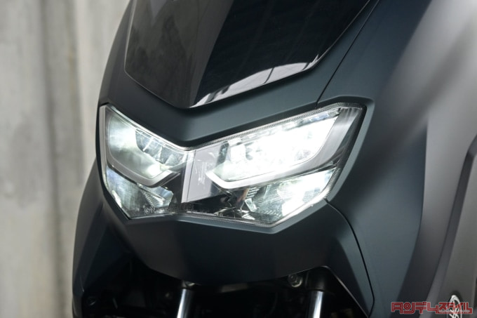 YAMAHA NMAX155（2023年モデル）ヘッドライト