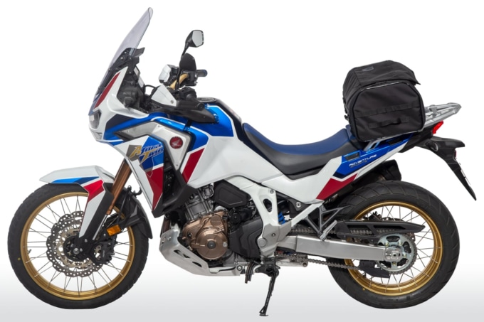 GOLDWIN MOTORCYCLE（ゴールドウインモーターサイクル）GWM X-OVER リアバック35 GSM27008Eを装着したホンダ・CRF1100L アフリカツイン