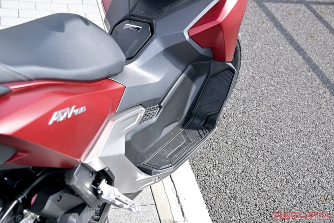 HONDA ADV160（2023年モデル）フロアボード