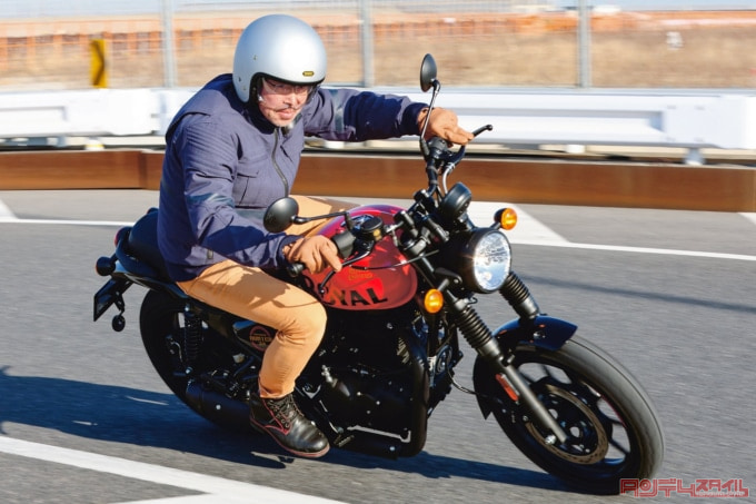 ROYAL ENFIELD HUNTER350（2023年モデル）走行イメージ