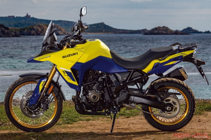 SUZUKI V-STROM800DE（2023年モデル）左サイドビュー