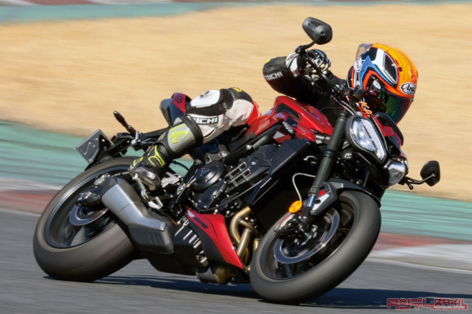 TRIUMPH STREET TRIPLE 765 RS（2023年モデル）走行