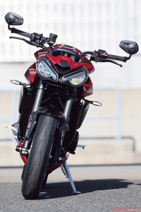 TRIUMPH STREET TRIPLE 765 RS（2023年モデル）フロントビュー