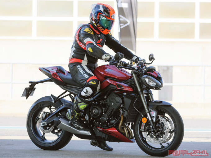 TRIUMPH STREET TRIPLE 765 RS（2023年モデル）乗車姿勢