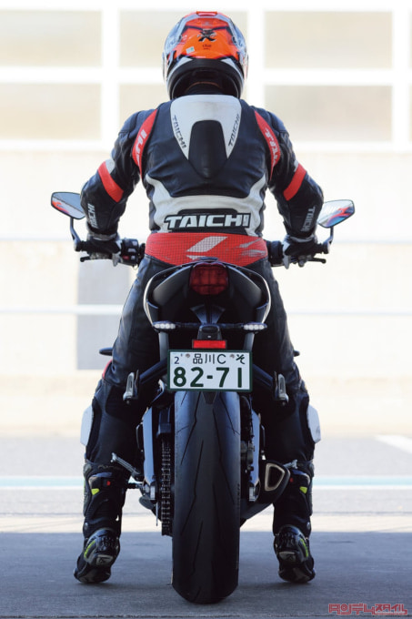 TRIUMPH STREET TRIPLE 765 RS（2023年モデル）ローダウン車足つき