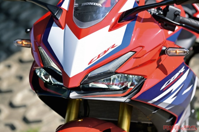 HONDA CBR250RR（2023年モデル）ヘッドライト