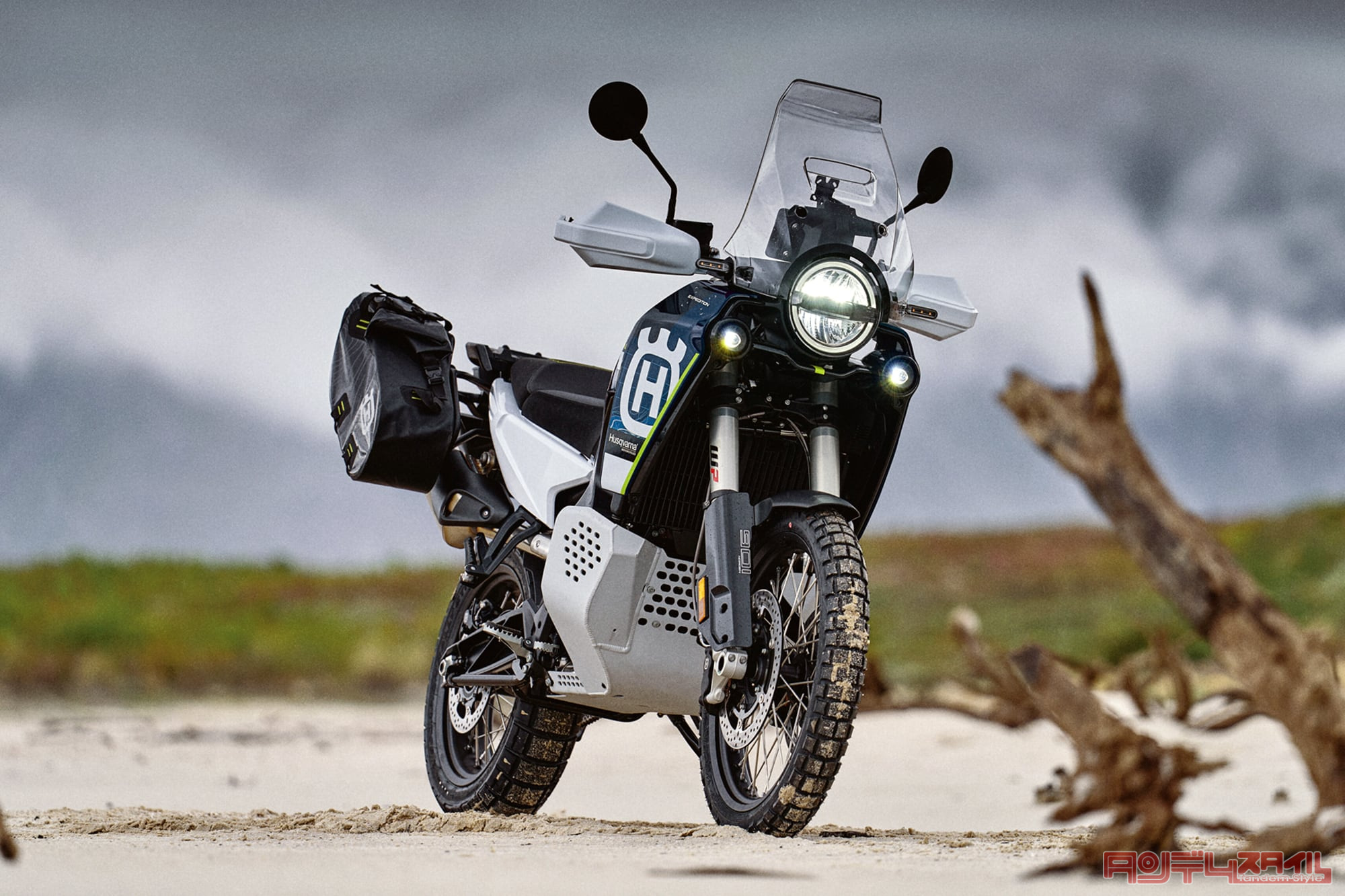 HUSQVARNA MOTORCYCLES NORDEN901 EXPEDITION ：扱いやすいパワーと車